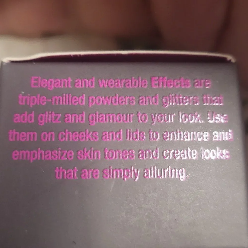 Lique Cheek and Eye lid Powder Naked